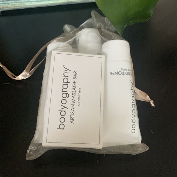 Bodyography blanc Bathroom 5 piece Travel Amenity Kit shampoo conditione… - Picture 2 of 8